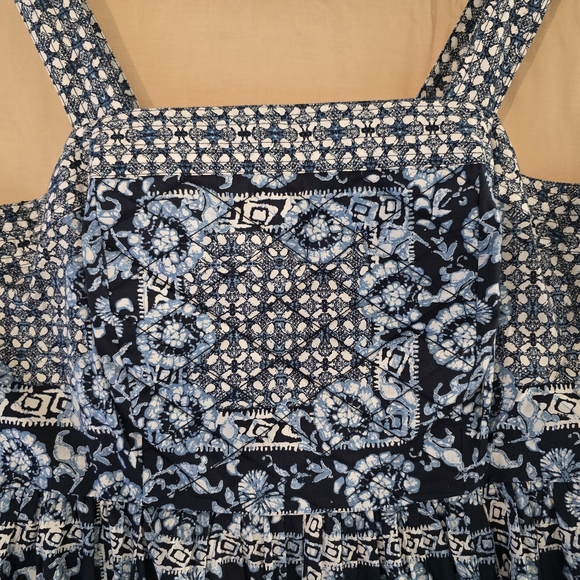 Women's Dress - Picture 4 of 8